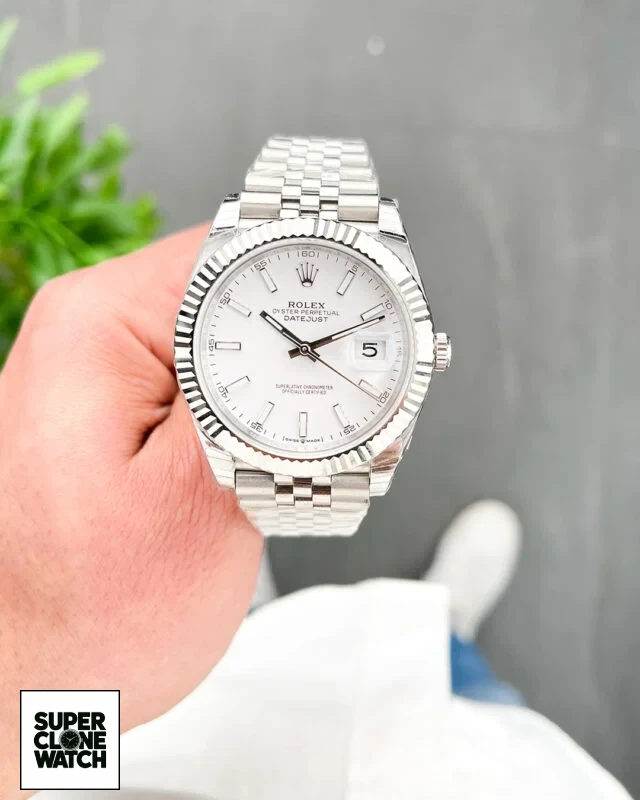 rolex datejust 41 white dial fluted bezel jubilee 126334 2 640x800 1