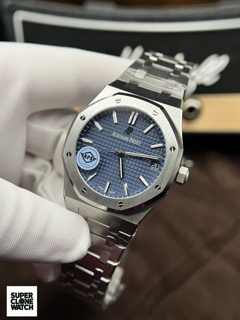 Dong Ho Audemars Piguet Royal Oak 15500ST Mat Xanh Duong APS 41mm 2 768x1024 1