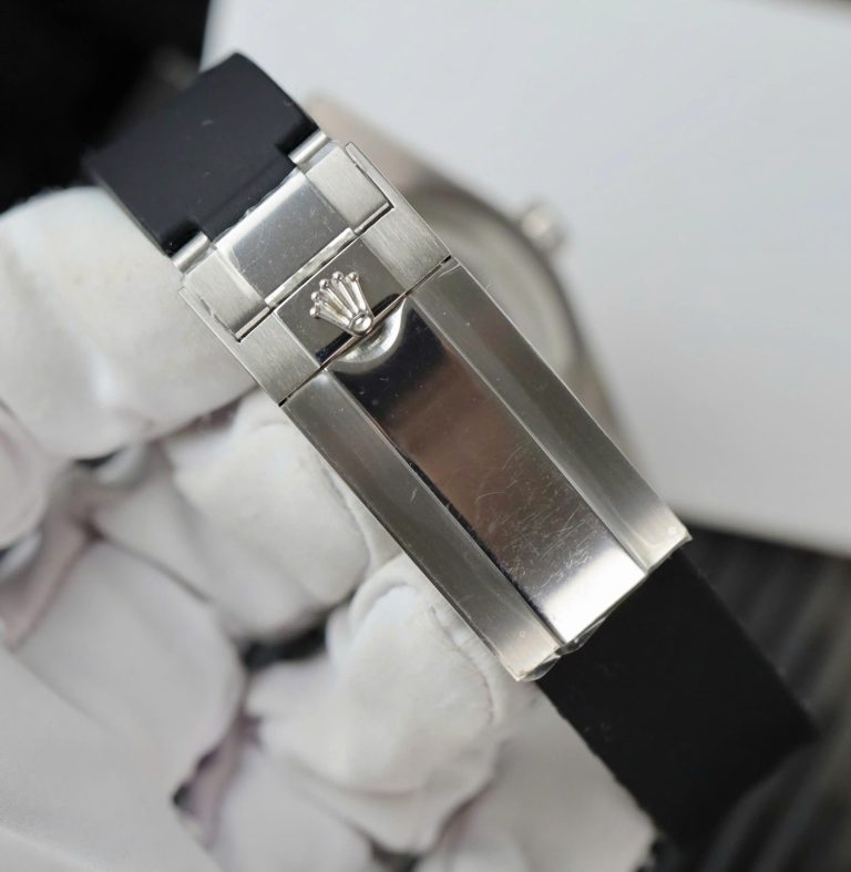 Dong Ho Rolex DateJust Fake 11 Dinh Da 7 Mau Day Cao Su 41mm 1 768x787 1