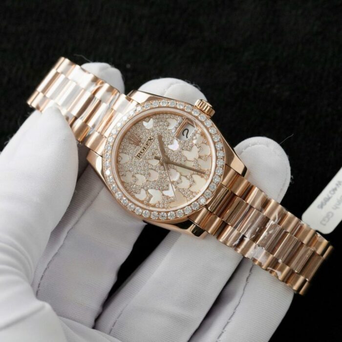 Dong-Ho-Rolex-DateJust-Mat-So-Butterfly-Che-Tac-Boc-Vang-Hong-Do-Kim-Cuong-Tong-Hop-31mm-10-768x768 Dong Ho Rolex DateJust Mat So Butterfly Che Tac Boc Vang Hong Do Kim Cuong Tong Hop 31mm 10 768x768 1
