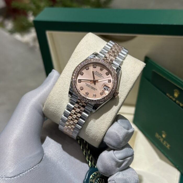 Dong-Ho-Rolex-DateJust-nu-Fake-Cao-Cap-Mat-Sunburt-Day-Jubilee-31mm-2-768x768 Dong Ho Rolex DateJust Nu Fake Cao Cap Mat Sunburt Day Jubilee 31mm 2 768x768 1