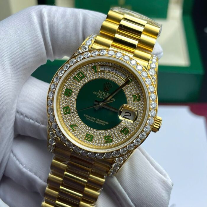 Dong-Ho-Rolex-Day-Date-Che-Tac-Boc-Vang-Dinh-Kim-Cuong-Moissanite-Trong-Luong-173-Gram-40mm-8-768x768 Dong Ho Rolex Day Date Che Tac Boc Vang Dinh Kim Cuong Moissanite Trong Luong 173 Gram 40mm 8 768x768 1