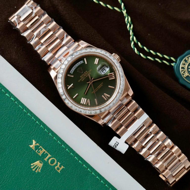 Dong Ho Rolex Day Date Mat Xanh La Cay Che Tac Boc Vang Dinh Kim Cuong Moissanite Baguette 40mm 11 768x768 1
