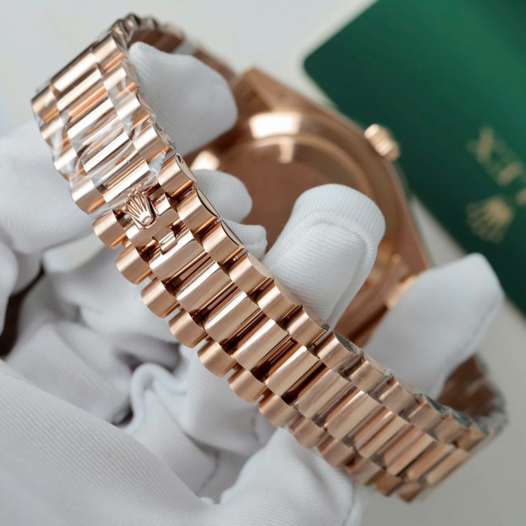 Dong Ho Rolex Day Date Mat Xanh La Cay Che Tac Boc Vang Dinh Kim Cuong Moissanite Baguette 40mm 2 768x768 1