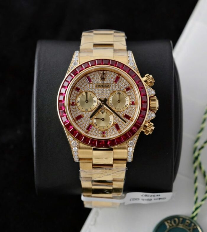 Dong-Ho-Rolex-Daytona-126598TRU-Che-Tac-Boc-Vang-That-Ruby-Kim-Cuong-Moissanite-40mm-2-768x861 Dong Ho Rolex Daytona 126598TRU Che Tac Boc Vang That Ruby Kim Cuong Moissanite 40mm 2 768x861 1