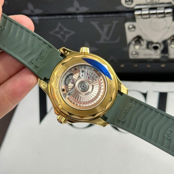 Dong Ho Omega Seamaster Diver 300M Replica Cao Cap Mau Xanh La Cay Xuong VS 42mm 10 768x768 1