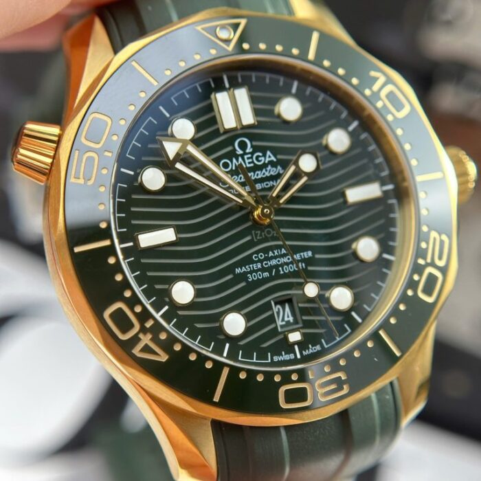 Dong Ho Omega Seamaster Diver 300M Replica Cao Cap Mau Xanh La Cay Xuong VS 42mm 4 768x768 1