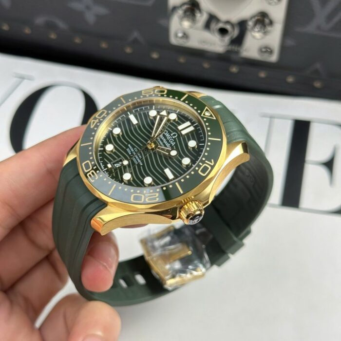 Dong Ho Omega Seamaster Diver 300M Replica Cao Cap Mau Xanh La Cay Xuong VS 42mm 7 768x768 1