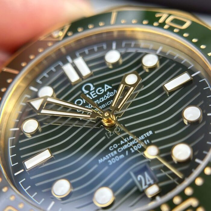 Dong Ho Omega Seamaster Diver 300M Replica Cao Cap Mau Xanh La Cay Xuong VS 42mm 8 768x768 1