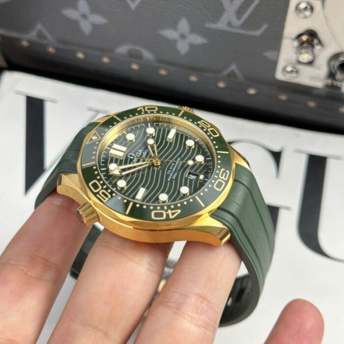 Dong Ho Omega Seamaster Diver 300M Replica Cao Cap Mau Xanh La Cay Xuong VS 42mm 9 768x768 1