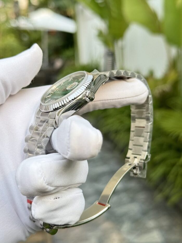 Dong Ho Rolex Che Tac Day Date Mat So Da Khong Tuoc Xanh 40mm 2 768x1024 1
