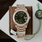 Dong Ho Rolex Day Date Mat Xanh La Cay Che Tac Boc Vang Dinh Kim Cuong Moissanite Baguette 40mm 10 768x812 1
