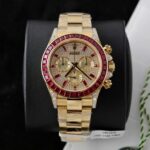 Dong Ho Rolex Daytona 126598TRU Che Tac Boc Vang That Ruby Kim Cuong Moissanite 40mm 2 768x861 1
