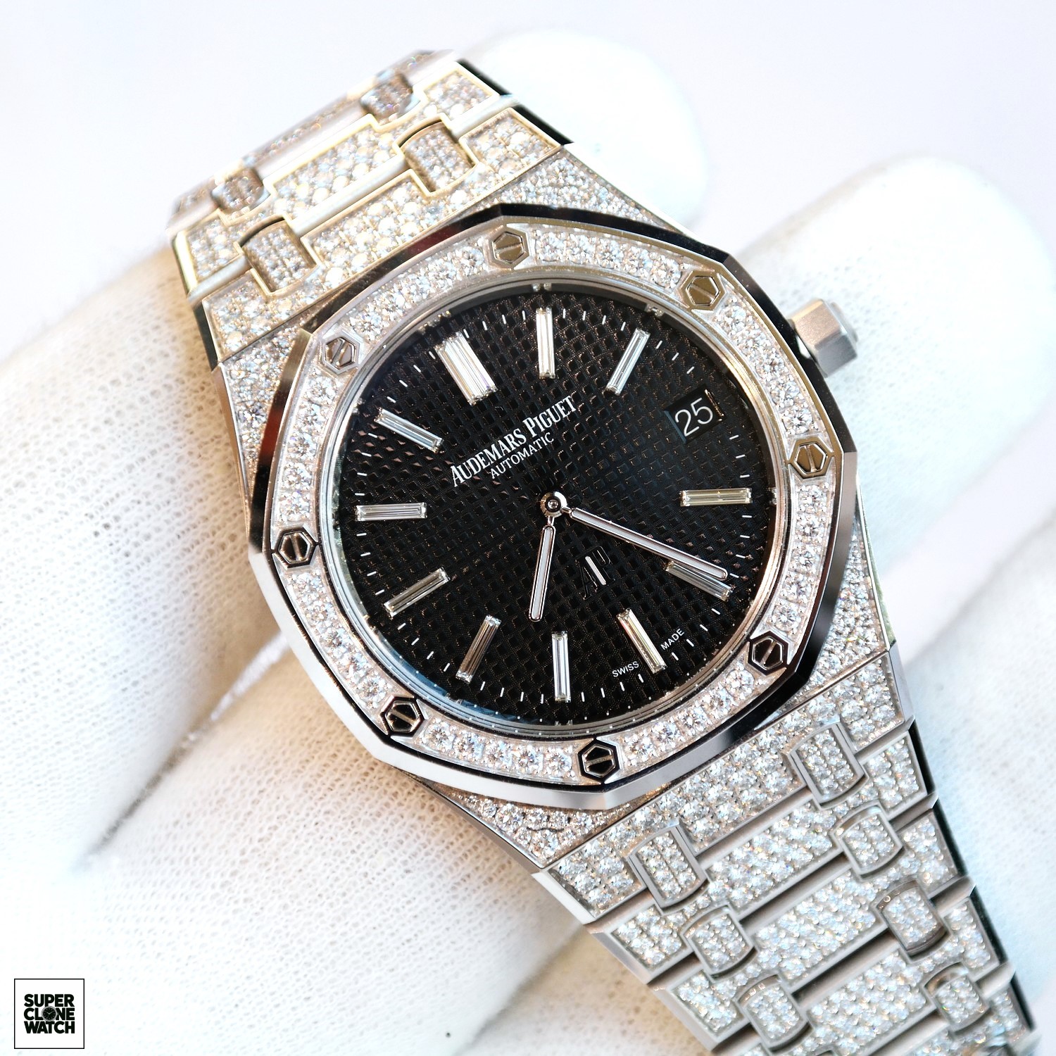Pre owned Audemars Piguet Royal Oak Jumbo Ultra Thin Black Dial Full Paved Diamond White Gold 39mm 15202BC.ZZ .1241BC 2