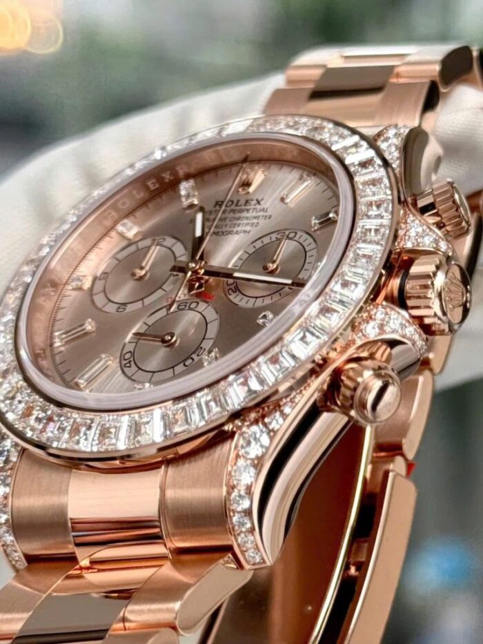 Dong Ho Rolex Daytona 126595TBR Che Tac Boc Vang Dinh Kim Cuong Moissanite Baguette 40mm 2 768x1024 1
