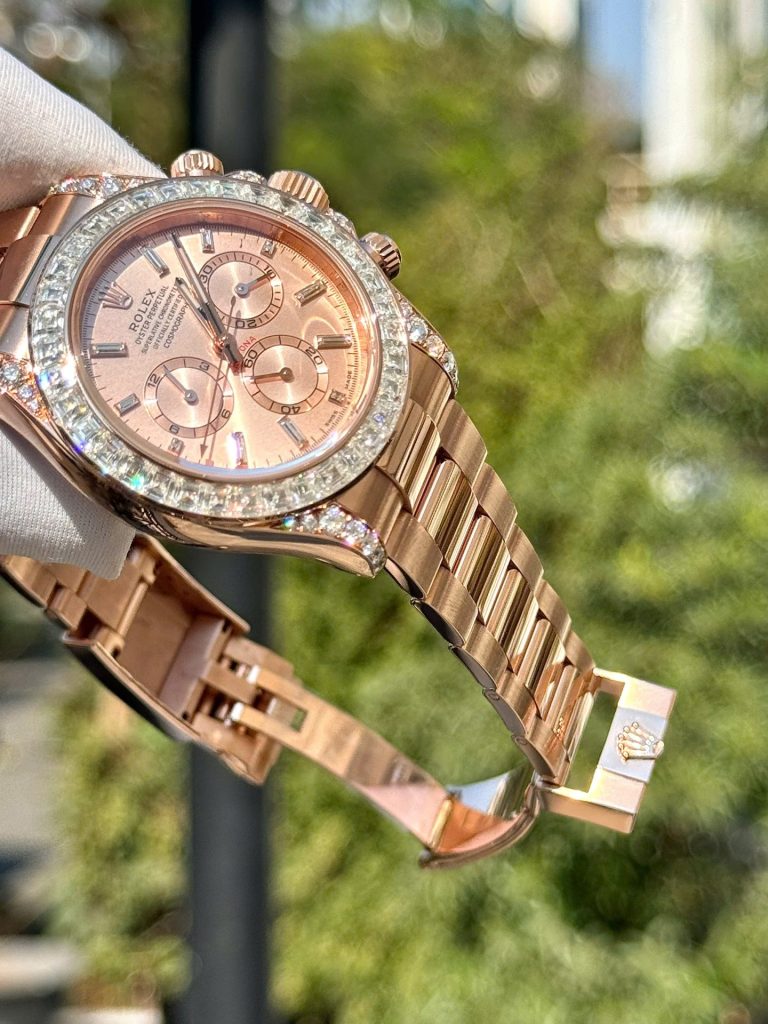 Dong Ho Rolex Daytona 126595TBR Che Tac Boc Vang Dinh Kim Cuong Moissanite Baguette 40mm 5 768x1024 1
